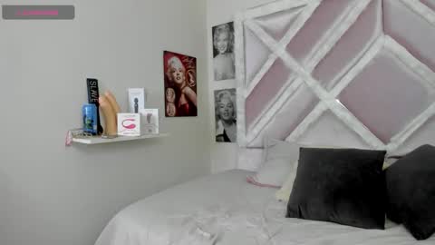 Lux online show from February 10, 2026, 12:09 pm