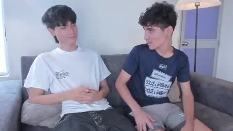 Snapshot of luzzxxx chatting on June 17, 2026, 1:01 pm ANGEL Y SEBASTIAN online show from June 17, 2026, 1:01 pm