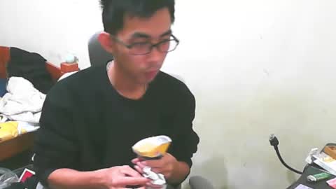 lvoe810930 online show from February 9, 2025, 1:35 pm