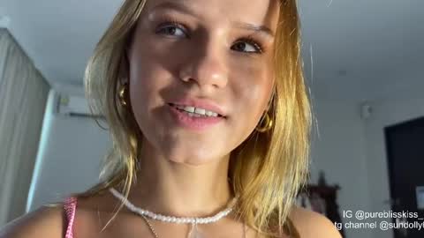 lxsundolyxl_ online show from April 1, 2026, 4:13 am