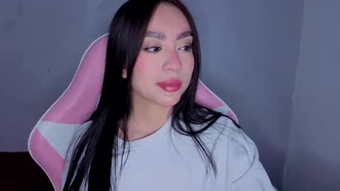 Snapshot of lya_levine chatting on October 17, 2025, 9:01 am Lya online show from October 17, 2025, 9:01 am