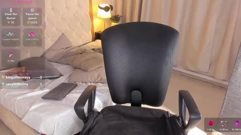 Lyan online show from November 23, 2025, 7:30 am