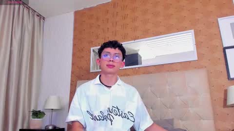 Lyan online show from January 5, 2026, 7:28 pm