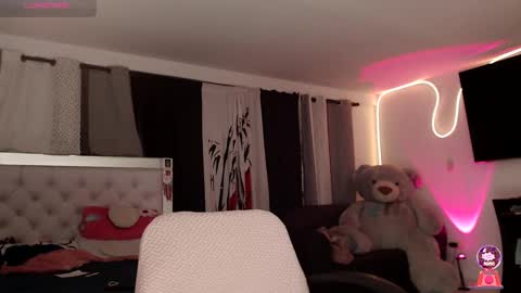 Snapshot of lyann_ chatting on March 5, 2025, 5:29 am Lyann online show from March 5, 2025, 5:29 am