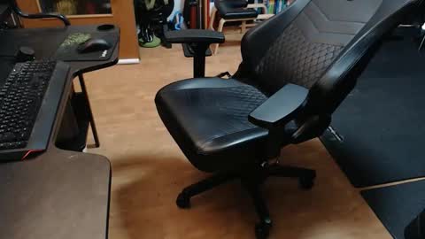 lycraboy123 online show from April 12, 2026, 6:18 am