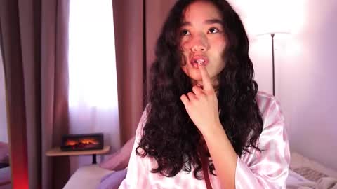 Lyhana Lee online show from December 21, 2025, 2:57 pm