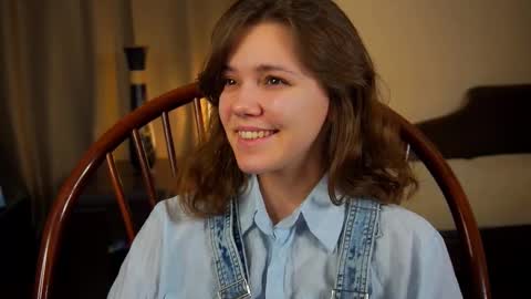 Snapshot of lyle_art chatting on March 5, 2025, 3:08 am hi im Lyle online show from March 5, 2025, 3:08 am