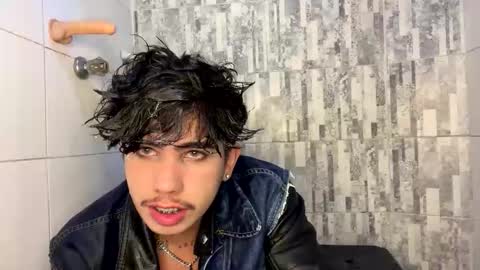 Snapshot of lylebennett_ chatting on September 22, 2025, 3:30 am Lyle Bennett Freelance Model online show from September 22, 2025, 3:30 am