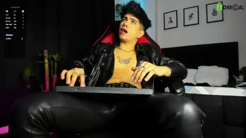 Snapshot of lylebennett_ chatting on June 28, 2026, 11:16 am Lyle Bennett Freelance Model online show from June 28, 2026, 11:16 am