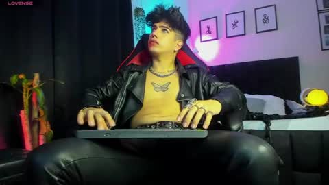 Lyle Bennett Freelance Model online show from July 21, 2026, 11:23 am