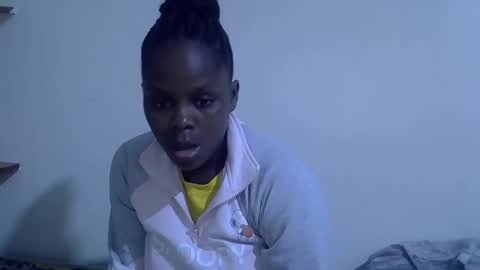 lyn_anna online show from May 16, 2026, 12:07 am