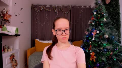 Snapshot of lynettebails chatting on January 5, 2025, 4:16 pm Sara online show from January 5, 2025, 4:16 pm