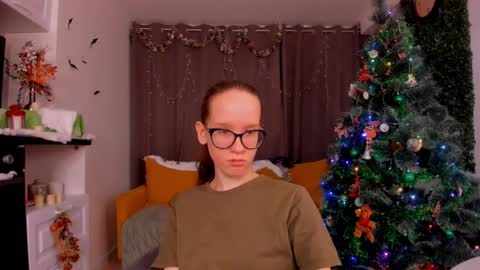 Snapshot of lynettebails chatting on January 7, 2025, 4:37 pm Sara online show from January 7, 2025, 4:37 pm