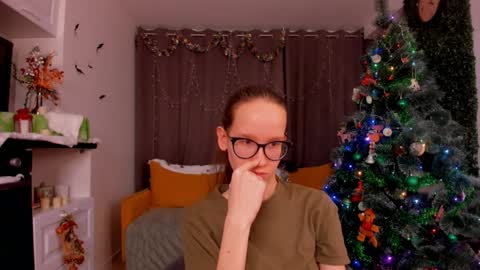 Snapshot of lynettebails chatting on January 8, 2025, 1:42 am Sara online show from January 8, 2025, 1:42 am