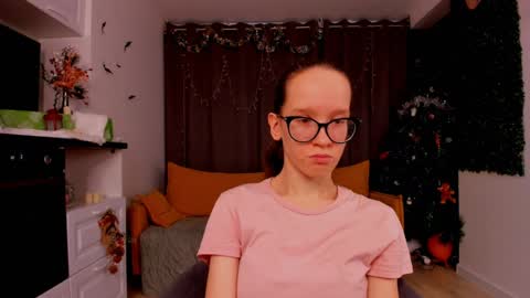 Snapshot of lynettebails chatting on January 14, 2025, 4:29 pm Sara online show from January 14, 2025, 4:29 pm