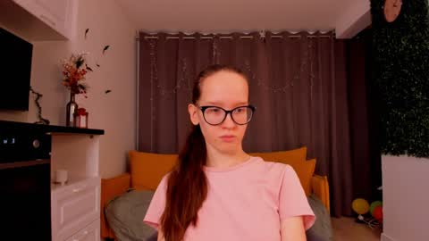 Snapshot of lynettebails chatting on January 27, 2025, 4:22 pm Sara online show from January 27, 2025, 4:22 pm
