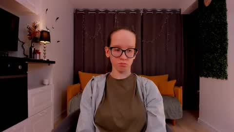 Snapshot of lynettebails chatting on February 10, 2025, 7:17 pm Sara online show from February 10, 2025, 7:17 pm
