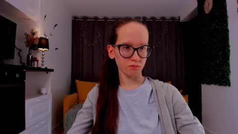 Snapshot of lynettebails chatting on February 13, 2025, 10:22 pm Sara online show from February 13, 2025, 10:22 pm