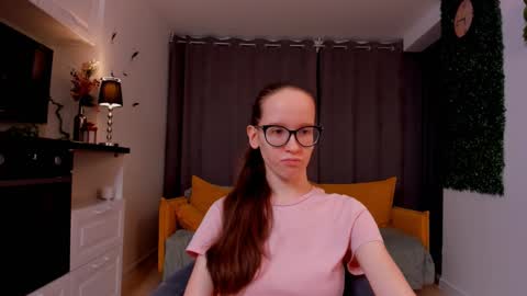 Snapshot of lynettebails chatting on February 19, 2025, 4:11 pm Sara online show from February 19, 2025, 4:11 pm