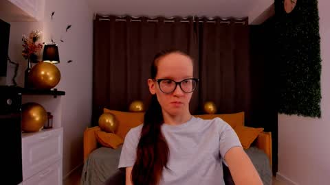 Snapshot of lynettebails chatting on February 24, 2025, 4:36 pm Sara online show from February 24, 2025, 4:36 pm