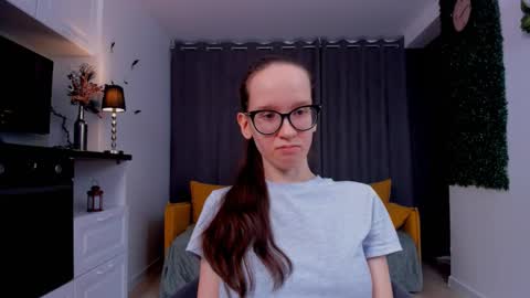 Snapshot of lynettebails chatting on March 4, 2025, 1:45 am Sara online show from March 4, 2025, 1:45 am