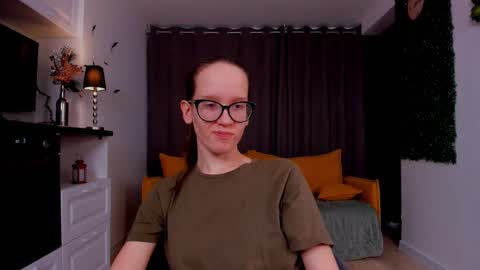 Snapshot of lynettebails chatting on March 7, 2025, 1:42 am Sara online show from March 7, 2025, 1:42 am