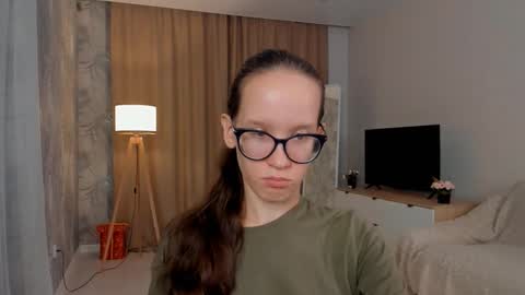 Snapshot of lynettebails chatting on September 9, 2025, 4:28 pm Sara online show from September 9, 2025, 4:28 pm