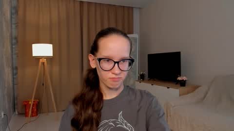 Snapshot of lynettebails chatting on September 23, 2025, 4:10 pm Sara online show from September 23, 2025, 4:10 pm