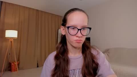 Snapshot of lynettebails chatting on September 30, 2025, 4:12 pm Sara online show from September 30, 2025, 4:12 pm