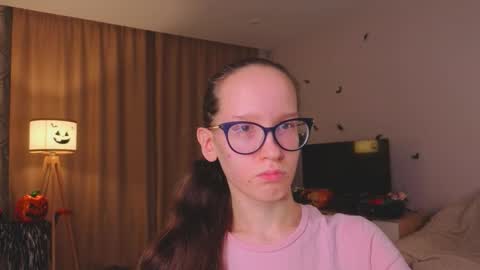 Sara online show from November 19, 2025, 4:18 pm