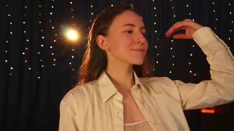 Snapshot of lynn_feline chatting on February 19, 2025, 9:06 am Lynn online show from February 19, 2025, 9:06 am