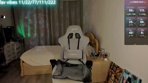 lynne_dawson online show from October 25, 2025, 5:08 pm