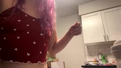 Lynn  online show from December 18, 2025, 2:12 pm