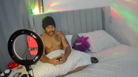 Snapshot of lyon_dark chatting on October 6, 2025, 8:39 pm Lyon Dark online show from October 6, 2025, 8:39 pm