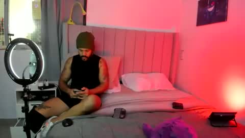 Snapshot of lyon_dark chatting on January 6, 2026, 6:44 pm Lyon Dark online show from January 6, 2026, 6:44 pm