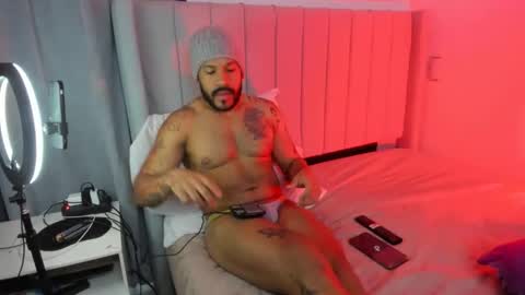 Snapshot of lyon_dark chatting on January 12, 2026, 11:32 pm Lyon Dark online show from January 12, 2026, 11:32 pm