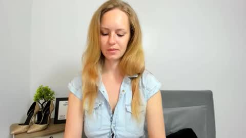 Snapshot of lyrafantasy chatting on September 29, 2025, 6:51 am Lura online show from September 29, 2025, 6:51 am