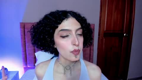 Snapshot of lyravendrell chatting on April 24, 2026, 2:03 am Lyravendrell online show from April 24, 2026, 2:03 am