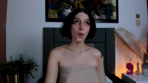 Snapshot of lyravendrell chatting on May 18, 2026, 1:28 pm Lyravendrell online show from May 18, 2026, 1:28 pm