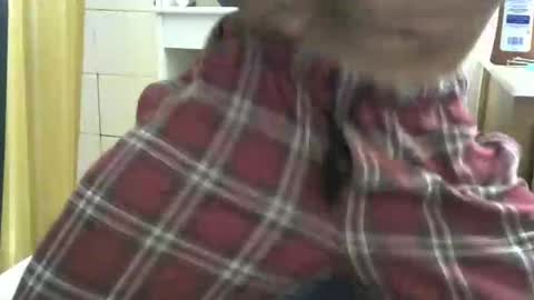 Snapshot of lyricalhippie chatting on November 8, 2025, 10:15 am lyricalhippie online show from November 8, 2025, 10:15 am