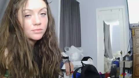 lyssshiz online show from May 2, 2026, 6:40 am
