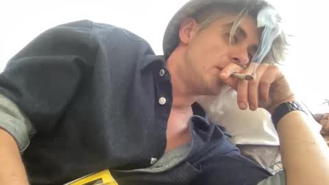 Snapshot of m00nshine710 chatting on October 6, 2025, 4:37 pm M00nshine710 online show from October 6, 2025, 4:37 pm