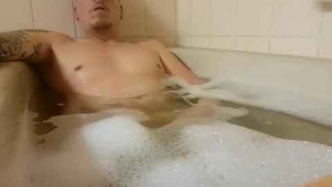 Snapshot of m1guele chatting on February 22, 2025, 9:04 pm Fucklover online show from February 22, 2025, 9:04 pm