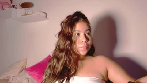Snapshot of m1la_18 chatting on May 1, 2026, 4:50 am mila online show from May 1, 2026, 4:50 am
