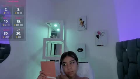 Mila online show from March 19, 2026, 4:44 pm