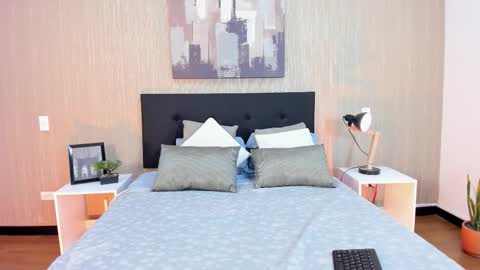 Maria  online show from November 17, 2025, 1:50 pm