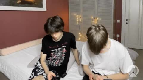 Snapshot of m_s_a_ chatting on October 25, 2025, 4:57 pm Michael and Kai online show from October 25, 2025, 4:57 pm