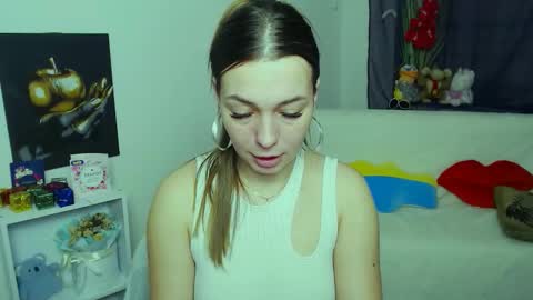 Snapshot of m_vikki chatting on February 13, 2026, 12:12 pm Vikki online show from February 13, 2026, 12:12 pm