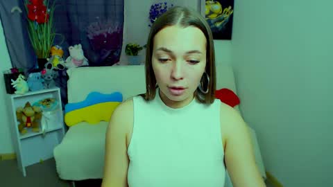 Snapshot of m_vikki chatting on April 19, 2026, 10:03 am Vikki online show from April 19, 2026, 10:03 am
