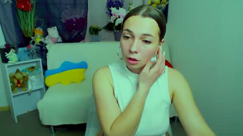 Snapshot of m_vikki chatting on April 19, 2026, 6:10 pm Vikki online show from April 19, 2026, 6:10 pm